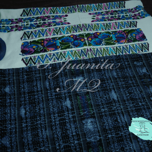 Guipil de mariposas.