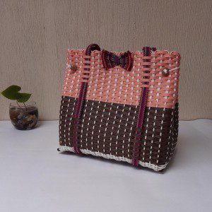 Canastas o bolsas plásticas artesanales