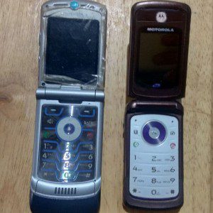 2 Motorolas bien guardados, único dueño y ninguna reparación.